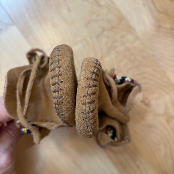 NEW Minnetonka Moccasins with Embroidered Detailing Leather Suede Braided Bootie - Picture 9 of 14